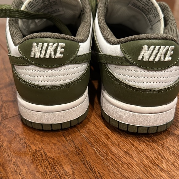 Women’s Olive Low Dunk size 6.5 - Picture 4 of 9